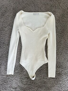 Abercrombie & Fitch Cream Long-Sleeve Sweetheart Sweater Bodysuit